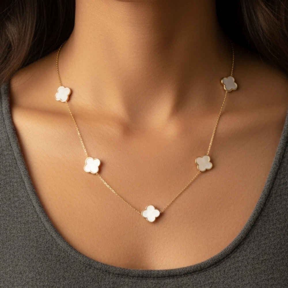 Source Unknown Elegant Gold and White Clover Necklace ✨️Good Condition✨️